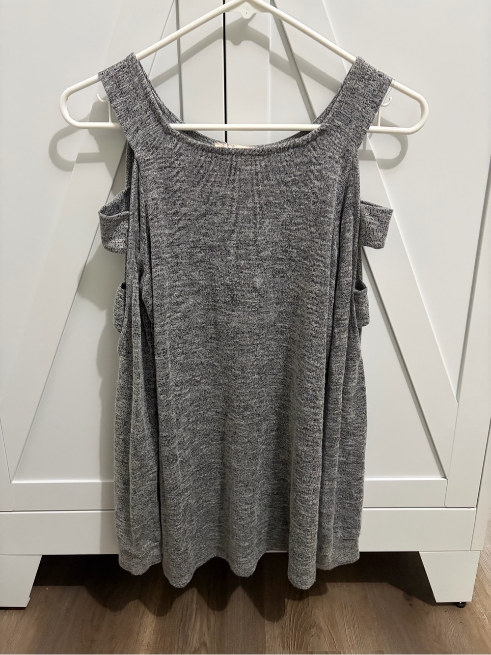Pink Republic Gray Cold-Shoulder Knit Tank